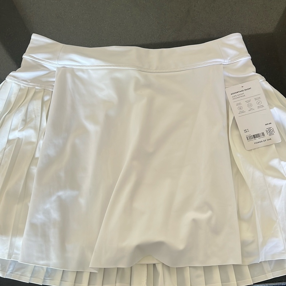 Athleta Advantage skort white pleated tennis skirt medium NWT